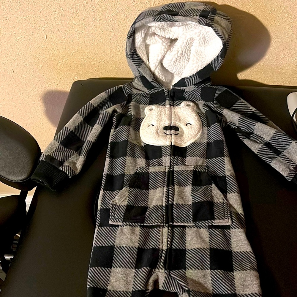 Carters 12 monthes used two times great condition!